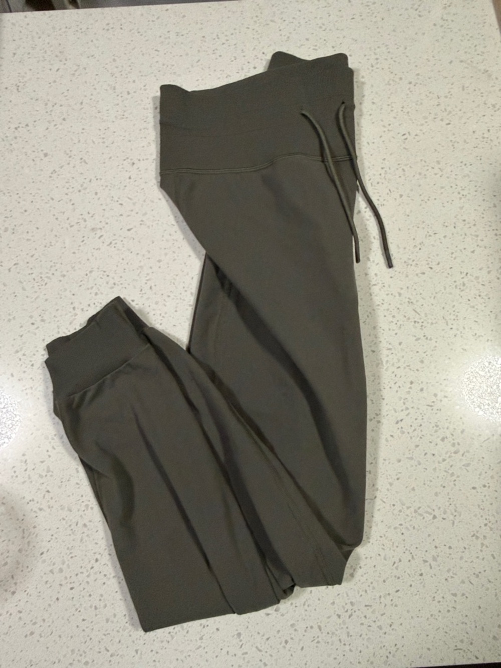 Vuori Olive Green High-Rise Leggings - Picture 3 of 3